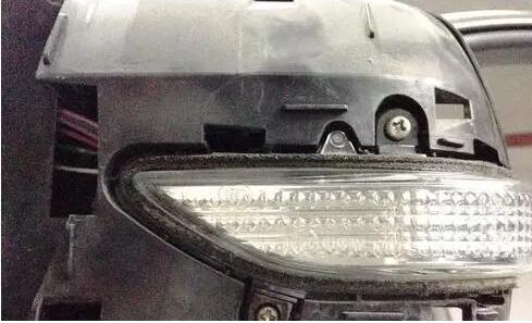 奔馳后視鏡殼拆卸方法跟注意事項(xiàng)